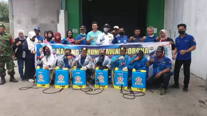 Karang Taruna Belawan, Dampingi Karang Taruna Sumut Semprot Anti Septik dan Pebagian Sembako