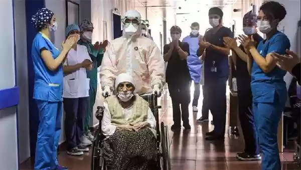 Harus Tetap Semangat ! Lansia 107 Tahun di Turki Sembuh dari COVID-19