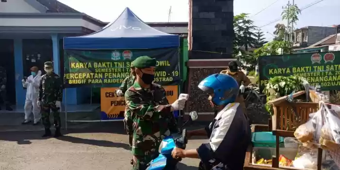 Cegah Penularan Covid-19, Brigif Para Raider 18 Berikan Bantuan Untuk Masyarakat