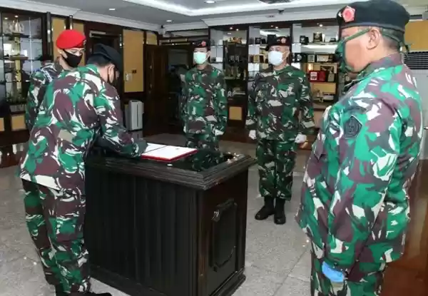Laksda TNI Anwar Saadi Jabat Kepala Badan Pembinaan Hukum TNI