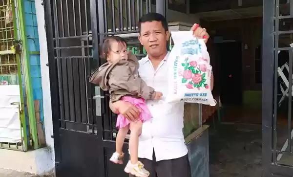 Kabaharkam Polri Salurkan Bantuan Beras Kepada Masyarakat Sumut