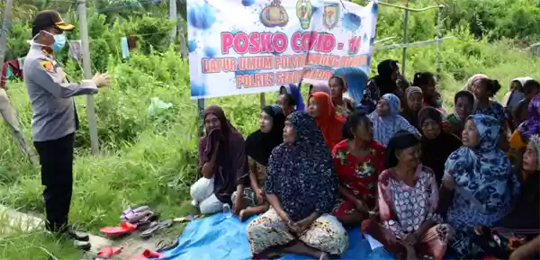 Kapolres Sergai Tinjau Dapur Umum Dan Bagikan Nasi Bungkus