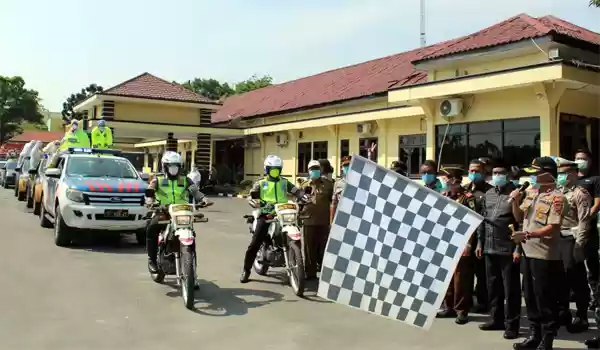 Polres Sergai Lakukan Penyemprotan Disinfektan Massal
