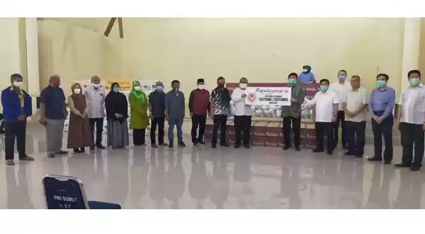 Peduli Covid-19, Lions Club dan IKA Sutomo Baksos Ke PWI Sumut