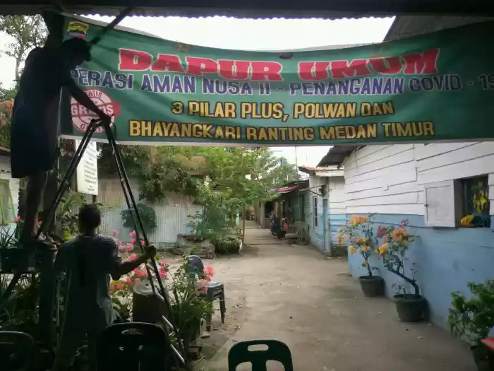 Bantu Warga di Tengah Wabah Corona, Polsek Medan Timur Dirikan Dapur Umum 