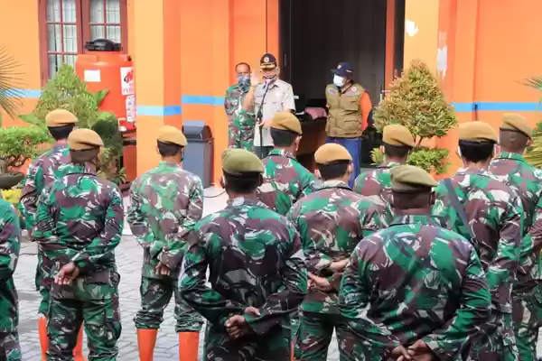 Tim Gugus Tugas Percepatan Penanganan Covid-19 Semprot Disinfektan Di Kecamatan Medan Sunggal