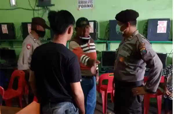 Polsek Tanjung Beringin Bubarkan Anak-anak Bermain Warnet