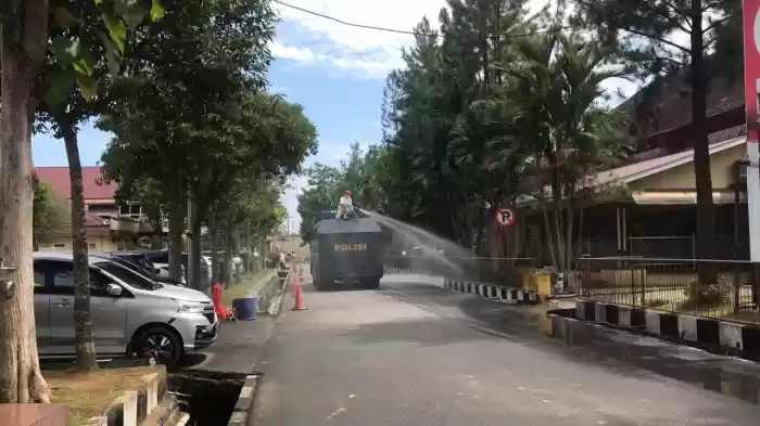 Poldasu Memutus Rantai Virus Corona, Penyemprotan Cairan disinfektan Mako