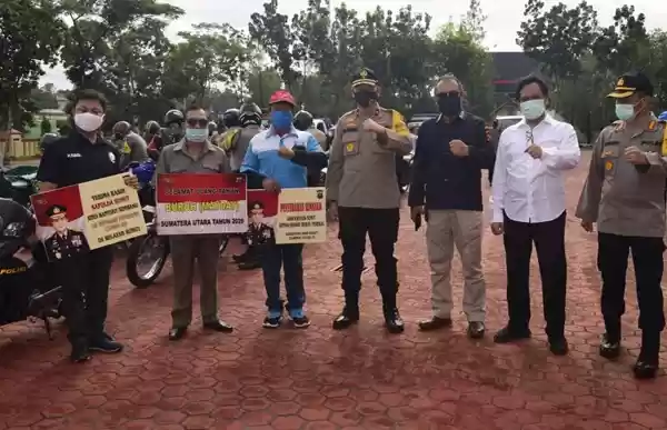 Kapoldasu  Salurkan 5000 Sembako untuk Masyarakat dan Buruh Terdampak Covid -19