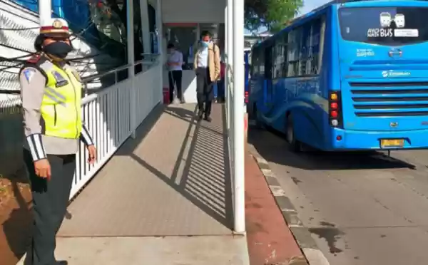 Penumpang Transjakarta, Wajib Menggunakan Masker