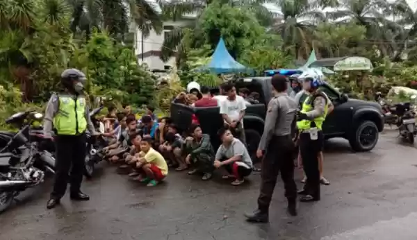 Asmara Subuh, Tim Gabungan Bubarkan Para Remaja Berkumpul 