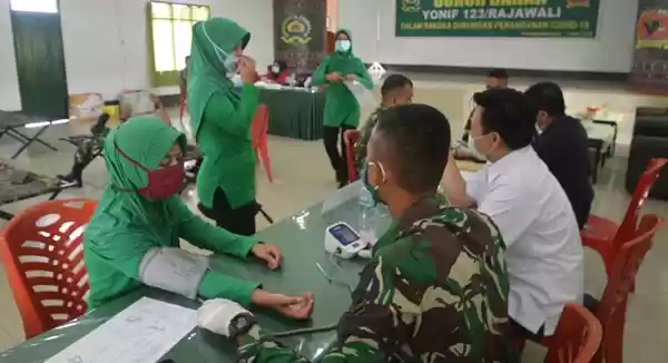 Pasokan Darah Menipis, Prajurit dan Persit  Yonif 123/RW laksanakan Donor Darah 