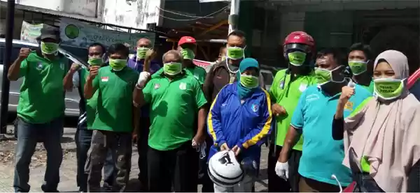 Pengurus PSMS Medan Bagikan Ribuan Masker