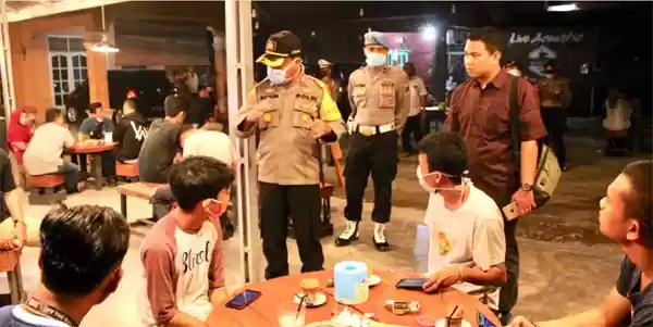 Kapolres Sergai Pimpin Patroli dan Himbau Pengunjung Tentang Maklumat Kapolri