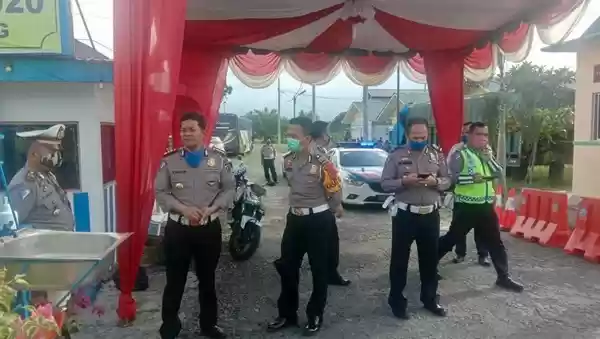 Larangan Mudik, Ditlantas Polda Sumut 'Halau' 42 Kendaraan yang Melintas di Perbatasan