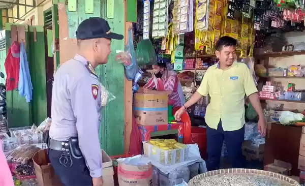 Pantau Ketersedian Sembako, Polsek Pantai Cermin Cek Pasar Tradisional