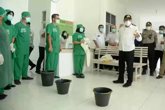 Gubernur Instruksikan Pemkab Bersiap Untuk Hal Apapun Terkait Covid-19