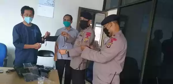 Masker Buatan Istri Brimob, di Berikan Pada PWI Aceh