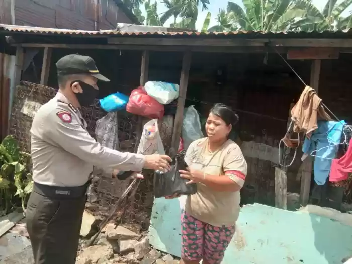 Kapolsek Medan Baru Turunkan Personel Tiap Tiap Kelurahan, Salurkan Sembako