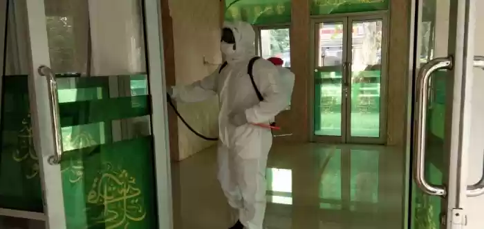 Poldasu Rutin Melakukan Penyemprotan Cairan Disinfektan