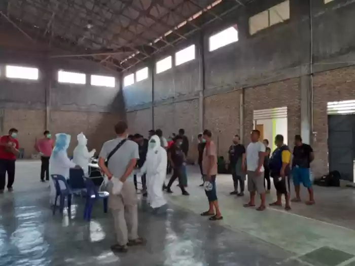 Tim Gugus tugas pecegahan covid - 19 tanjung balai amankan 20 TKI ilegal dari Malaysia