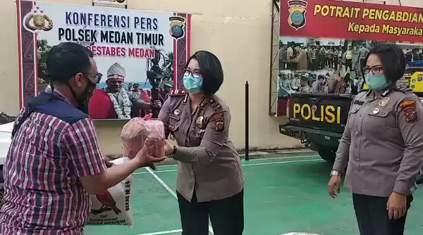 Polsek Medan Timur Berbagi Dengan 20 KK Masyarakat Kurang Mampu