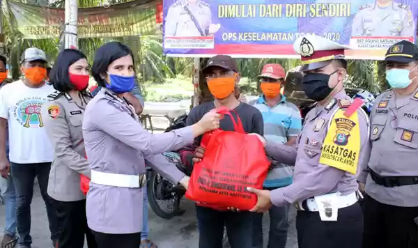 Cek Pospam Ops Ketupat 2020, Kapolres Sergai Juga Bagikan Sembako