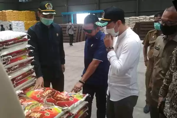 Bulog Pastikan Beras Untuk Masyarakat Terdampak Covid 19 Berasal Dari Petani Lokal