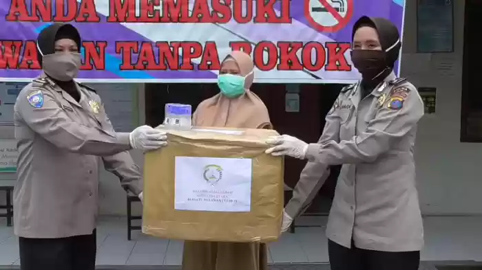 Dit Binmas Polda Sumut Salurkan Bantuan APD dan Alat Kesehatan
