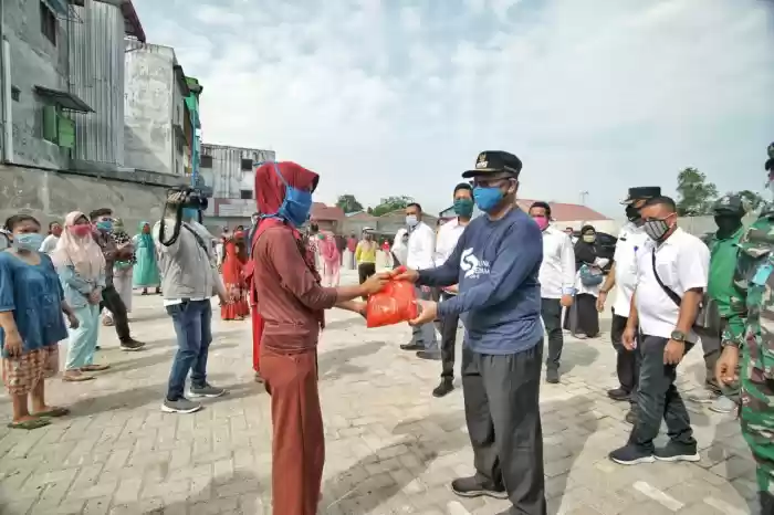 Akhyar Terima 1000 Paket Sembako Dari  RSU Royal Prima Untuk Warga Medan Marelan