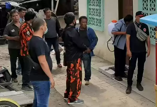 Bantu Program Pemerintah,  PP PAC Medan Area Gelar Penyemprotan Disinfektan dan Makan Gratis