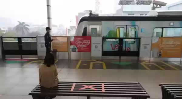 Jumlah Penumpang MRT Jakarta Turun 90%