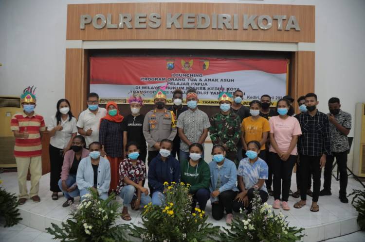 Launcing Orang Tua dan Anak Asuh Pelajar Papua