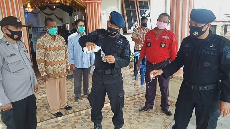 Brimob Batalyon B Sumut Siapkan Depot Air dan Cairan Disinfektan