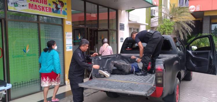Brimob Binjai Bantu Korban Laka Tunggal di Km. 15,5 Diski