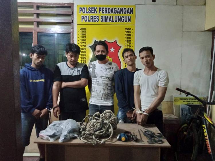 Polisi Ciduk Lima Komplotan Spesialis Pencuri Sarang Burung Walet
