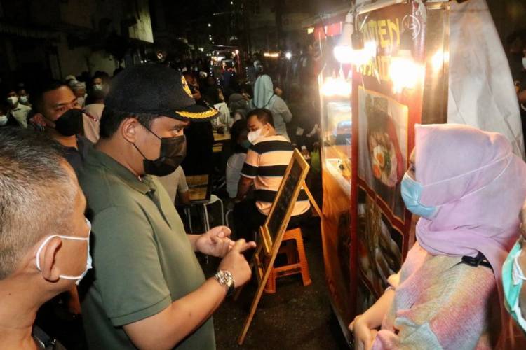 Awasi Penerapan Protokol Kesehatan, Wali Kota Tinjau Kesawan City Walk