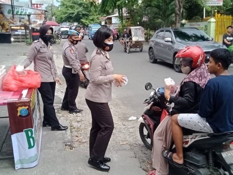 Berbagi Terhadap Sesama, Ini Yang Dilakukan Polwan Polsek Medan Helvetia Selama Ramadhan 1442 H
