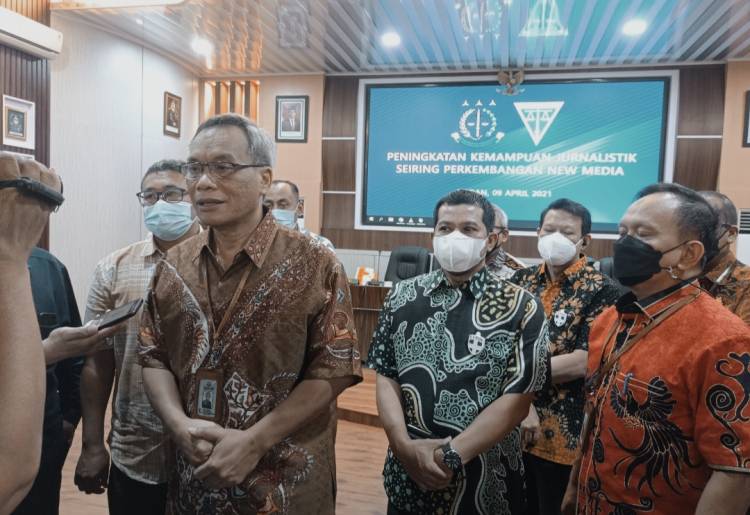 Pelatihan Jurnalistik, Kajati Sumut Ajak Jurnalis Tidak Hanya Cepat, Tapi Juga Harus Akurat dan Berimbang
