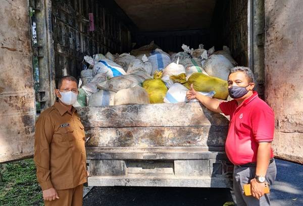 Polhut Dishut Sumut Amankan Truk Berisi Getah Pinus Ilegal