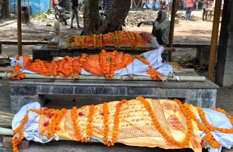 Mencekam, Terus Lalu Lalang Ambulans & Jenazah, India Masuki Gelombang Kedua Covid-19
