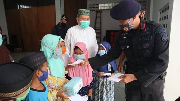 Jumat Berkah di Bulan Ramadhan, Brimob Polda Sumut Berbagi Sembako Ke Panti Asuhan