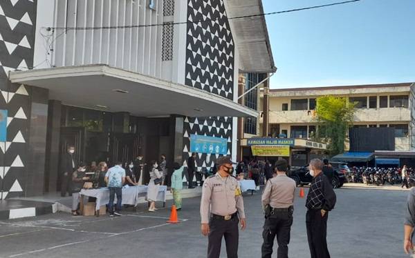 Personel Polsek Medan Baru Gelar Pengamanan di 22 Gereja