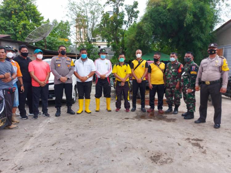 Polrestabes Medan Bersama Muspika Kecamatan Polonia Bersih-bersih Kampung Narkoba