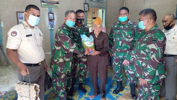 Kababinminvetcaddam I/BB Beri Bantuan Kepada Veteran Pejuang Berusia 97 Tahun di Tapteng