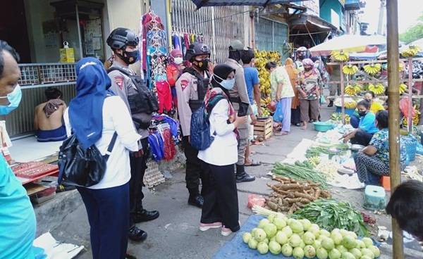 Ops PPKM Mikro, Brimob Polda Sumut Terus Berikan Himbauan Prokes Kepada Masyarakat