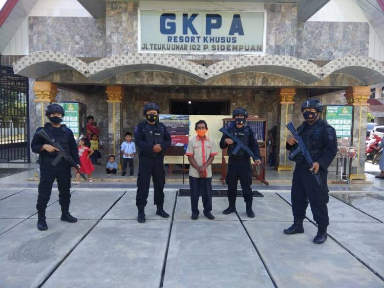 Wujud Pelayanan Kepada Masyarakat, Batalyon C Brimob Sumut Lakukan Patroli Sambang ke Gereja