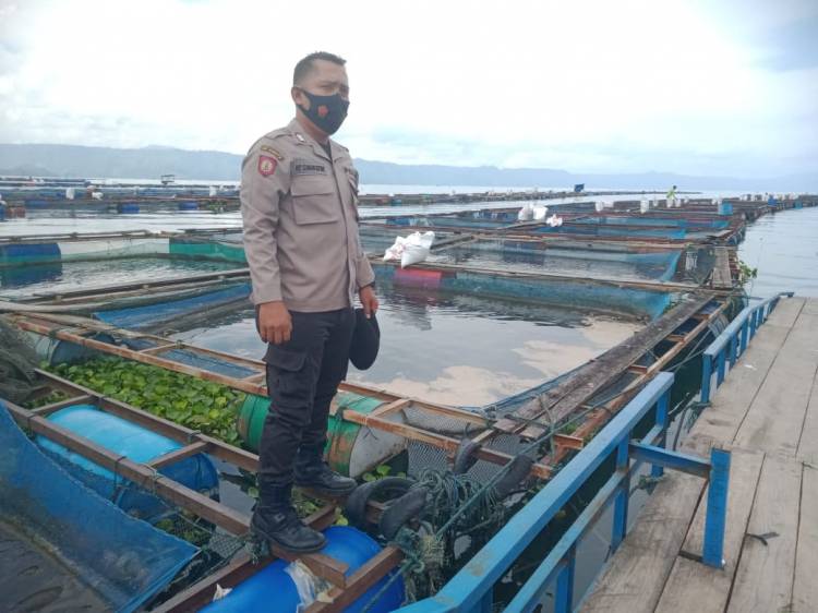 Dukung Destinasi Wisata Danau Toba, Personil Polsek Sumbul Sosialisasi Usaha Keramba Jaring Apung