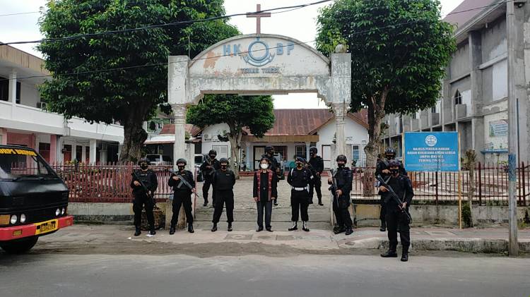 Batalyon B Brimob Sumut Lakukan Patroli dan Pengamanan di Gereja*