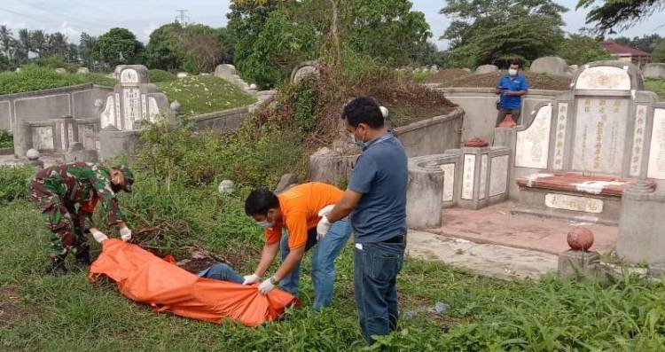 Warga Lingkungan V Delitua, Temukan Jasad Membusuk Dikuburan Cina
